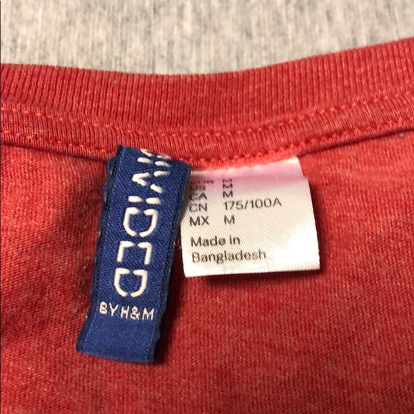 Set of 2 H&M V-Neck Tees Red and White - Picture 5 of 5